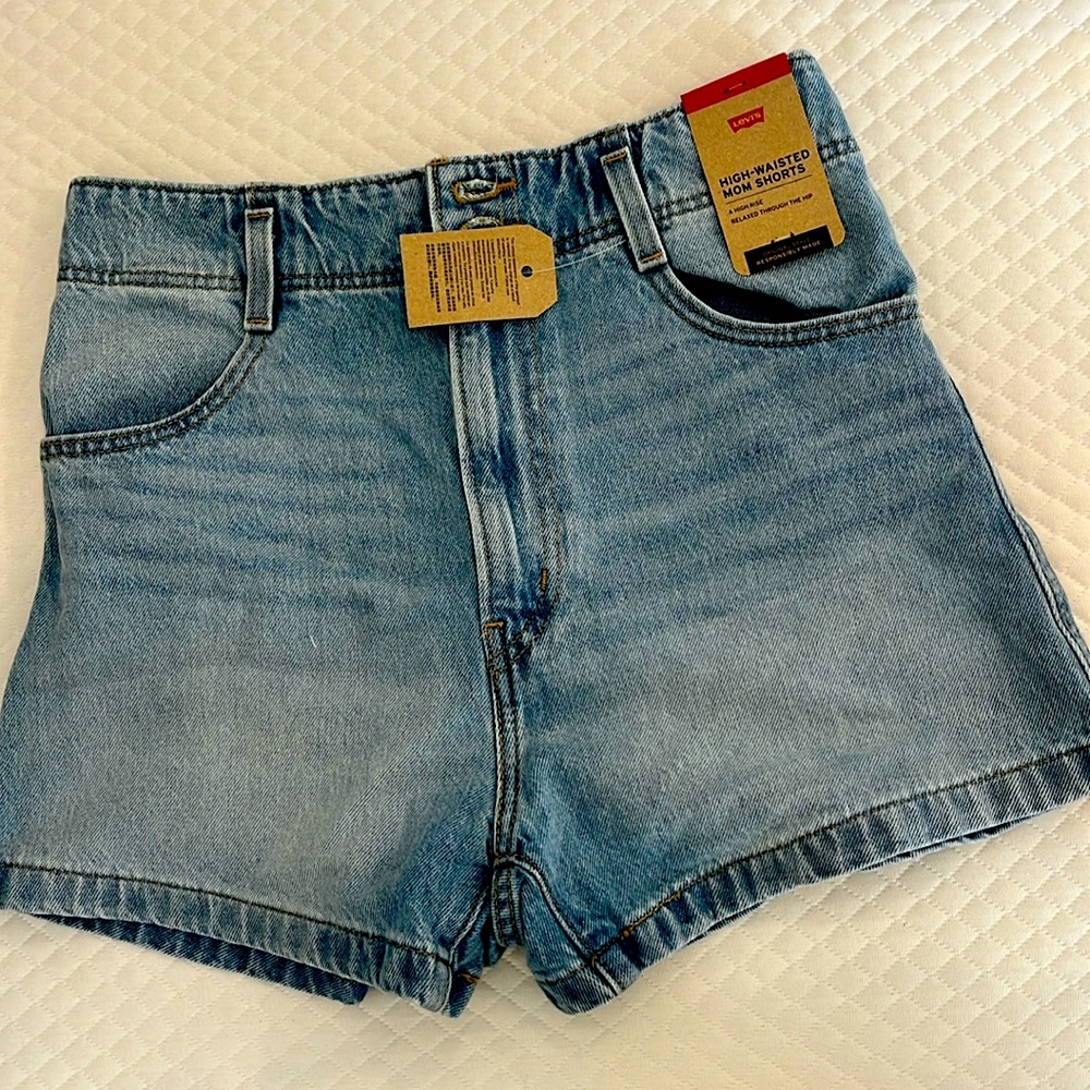 Levi’s washed Denim Mom shorts size 27